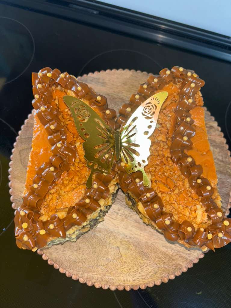 Butterfly-shaped custom chocoflan